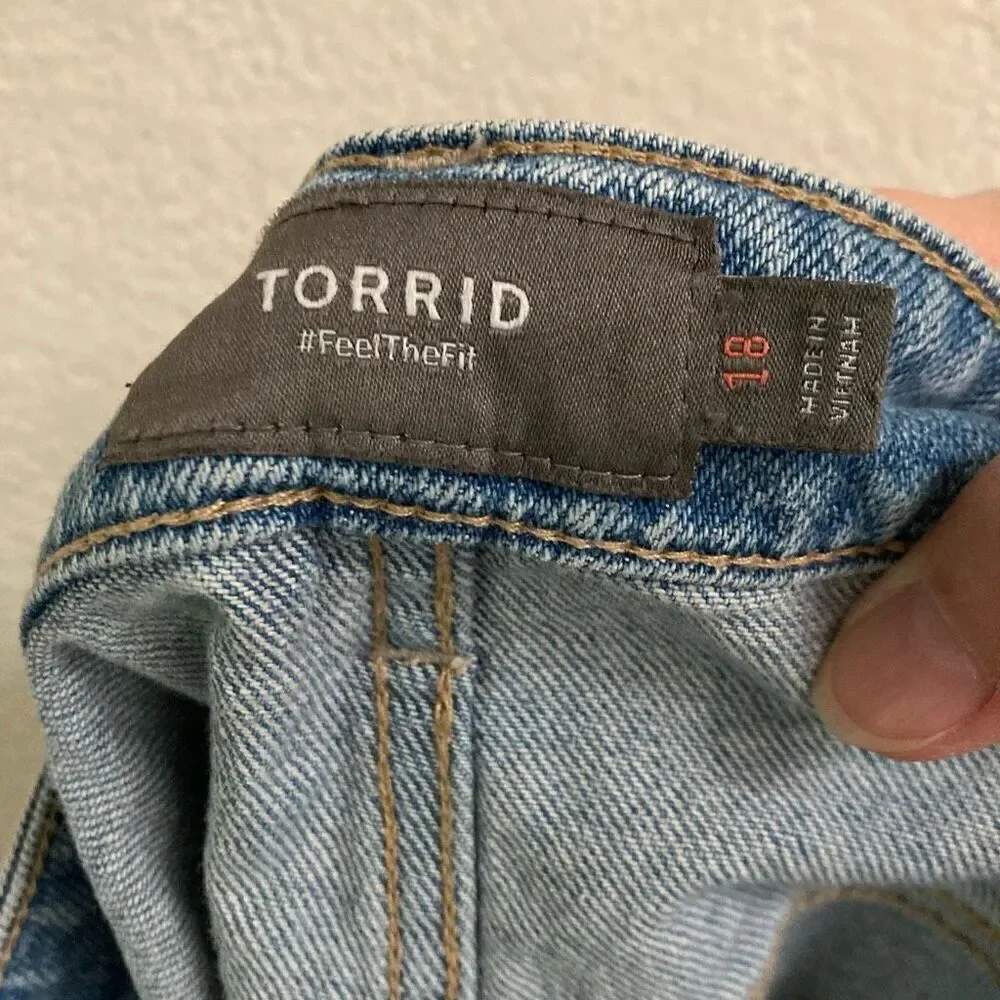 Torrid Boyfriend Shorts 18 Distressed Bermuda Cut Off Jean‎ Stretch Button Fly ￼